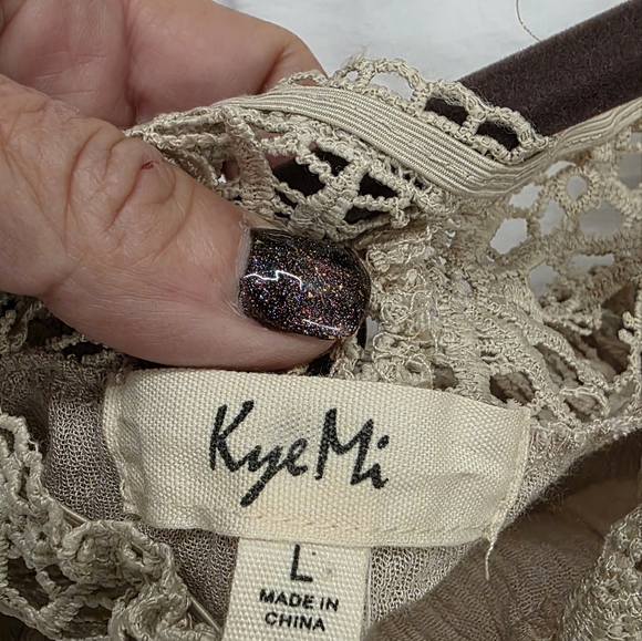 Kye Mi Boho Peasant Blouse with Crochet Fringe – Size Large (Beige/Tan) EUC - Picture 4 of 8